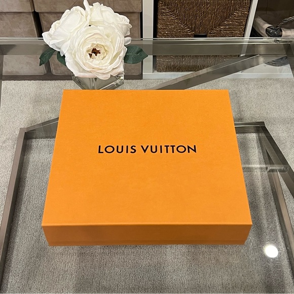 Louis Vuitton Magnetic Gift Box - Picture 1 of 9